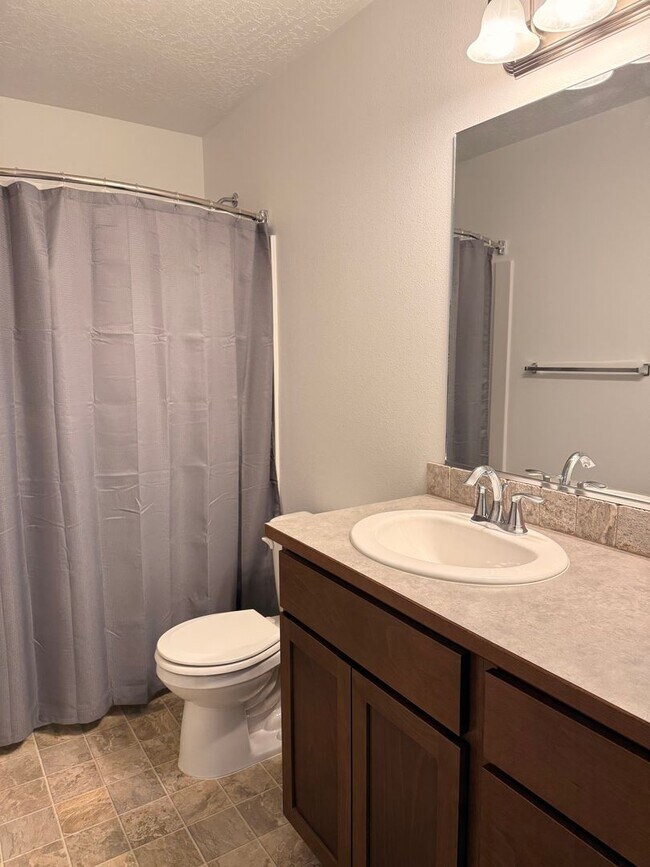 Building Photo - Beautiful Home in Montrose Community!