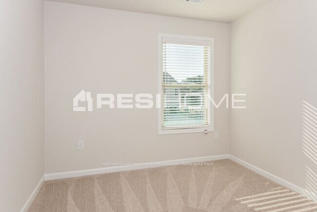 Building Photo - Newly Built Home! Receive one month FREE r...