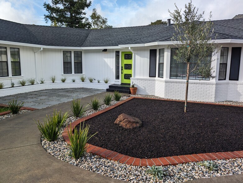 Building Photo - 4977 Hoen Ave