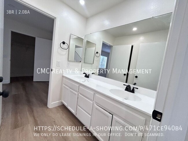 Building Photo - 1580 Park Ave