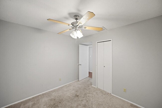 Building Photo - 6811 Blue Ridge Dr