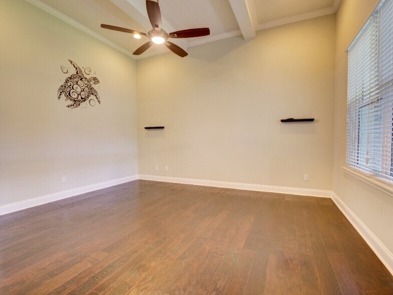 Building Photo - 13615 Sachs Avenue