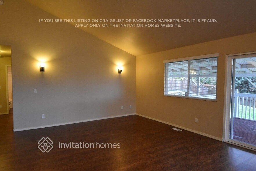 Building Photo - 6812 76th Dr NE