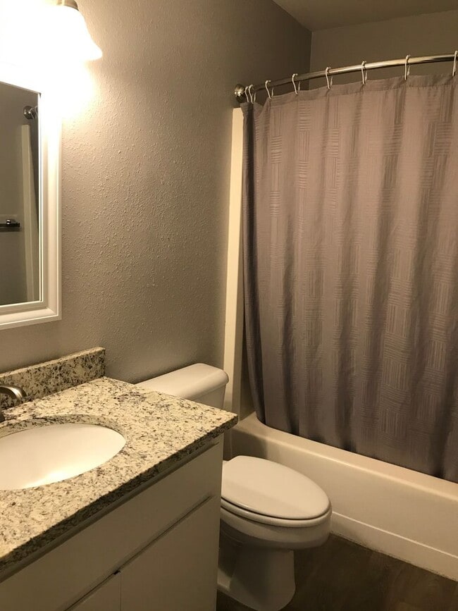 Building Photo - Large Studio Condo on Deschutes w/river trail access, minutes to downtown, heated pool, and cover...