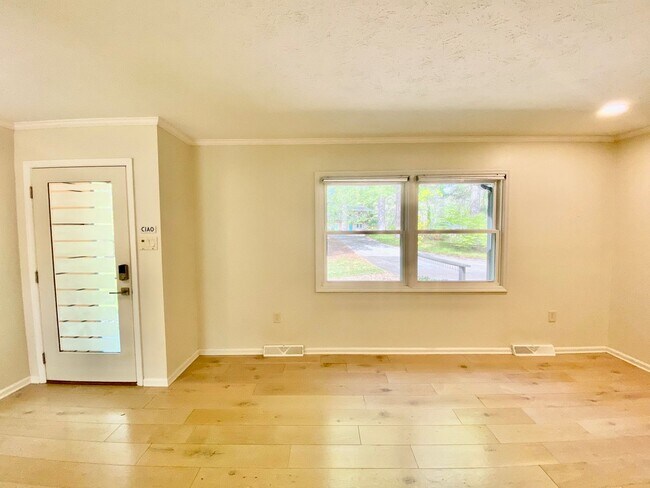 Building Photo - East AVL - Mid Century Modern Beauty in Bo...