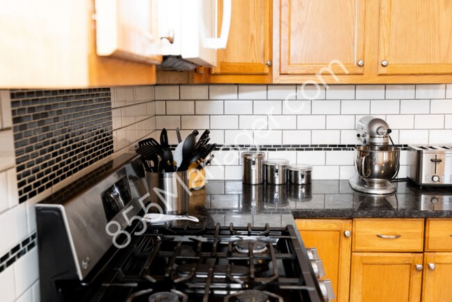 Building Photo - Charming Ranch Home: 3 Bed, 2.5 Bath in Wa...