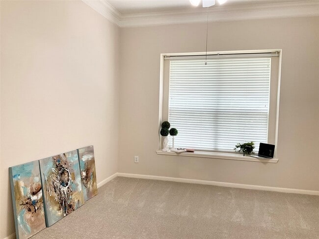 Building Photo - 186 N Valley Oaks Cir