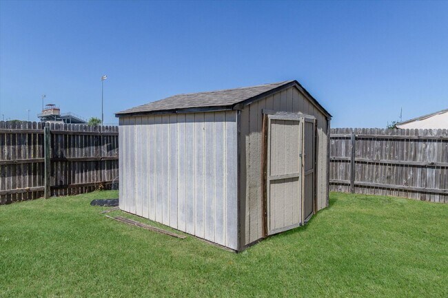 Building Photo - *FIRST MONTH FREE, IF MOVED IN BY 12/31/25*