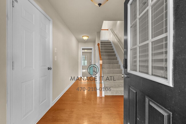 Building Photo - Beautiful and well maintenance three-story...