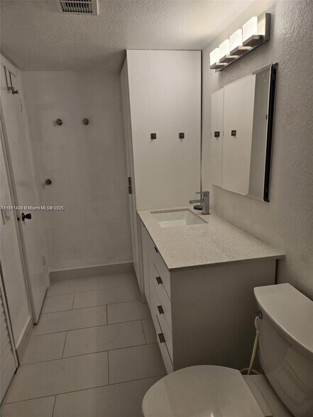 Building Photo - 12510 Vista Isles Dr