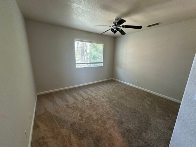 Building Photo - Beautiful 4 Bedroom, 3 Bath Brentwood Home