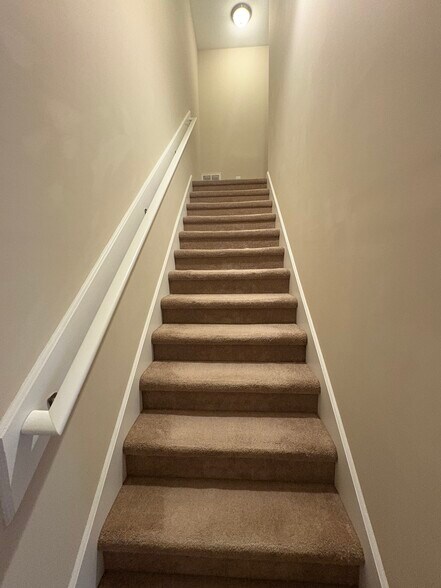 Building Photo - 2108 Pleasant View Dr