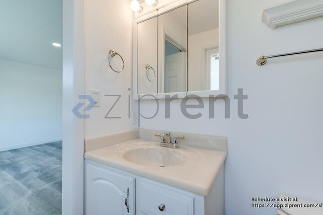 Building Photo - 12225 105th Ave NE