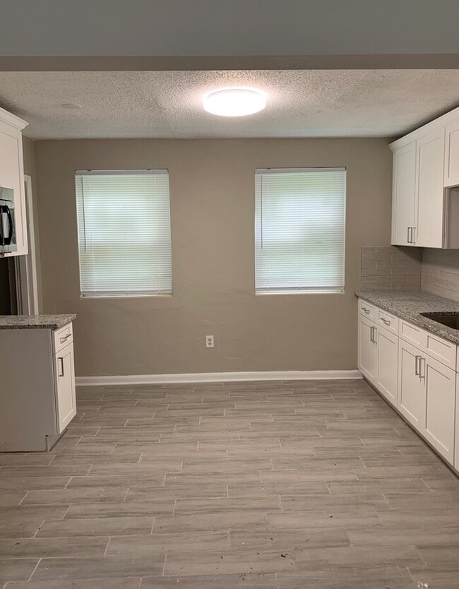 Building Photo - Beautifully Updated 3-Bedroom Home in Nort...