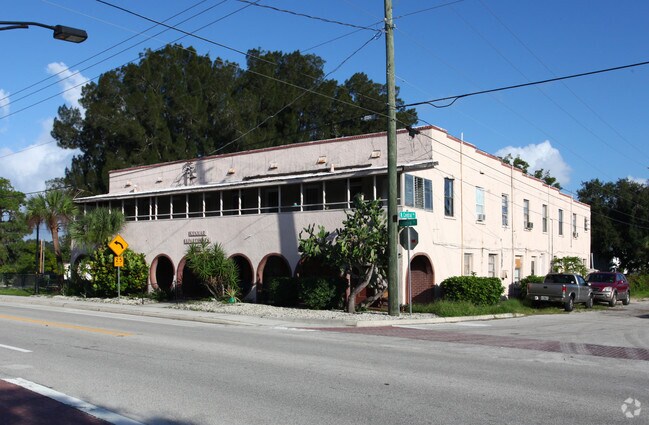 Primary Photo - Kenmar Apartments