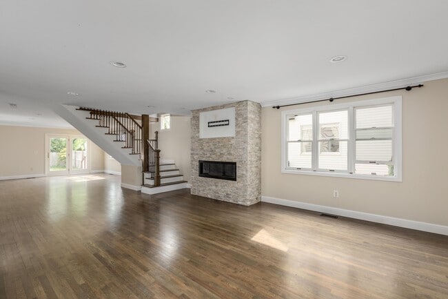 Building Photo - 780 Emmons Ave