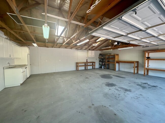 Building Photo - COMING SOON! AMAZING 3 Bedroom 3 Bathroom ...
