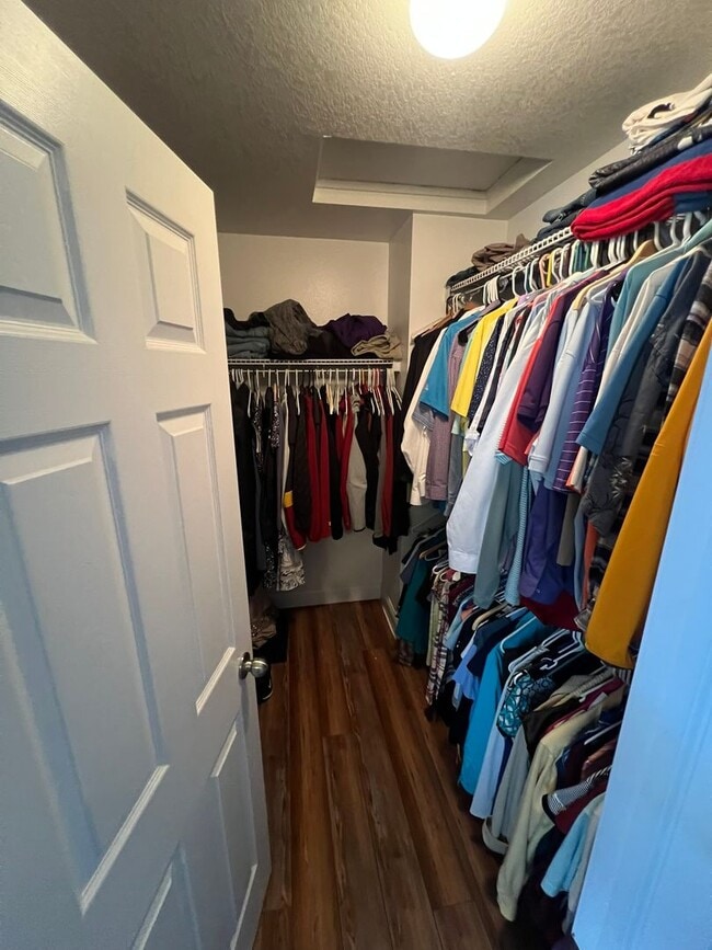 Building Photo - Great family home next door to Edwards Elementary in west Ames-4 bedroom 3 1/2 baths, 2 car garag...