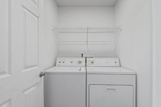 Building Photo - 383 Mirabelle Dr