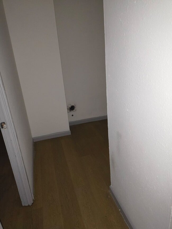 Building Photo - LIMITED TIME**NO APPLICATION FEE**1/2 OFF ...