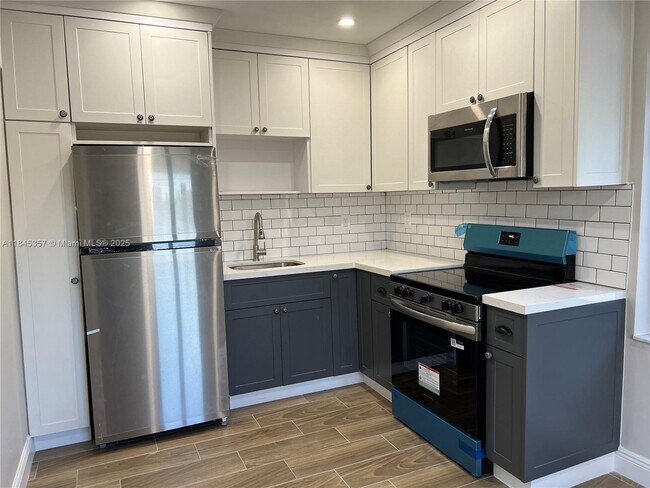 Building Photo - 1136 SW 12th Ct
