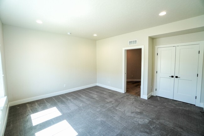 Building Photo - 3045 S Honeycomb Way