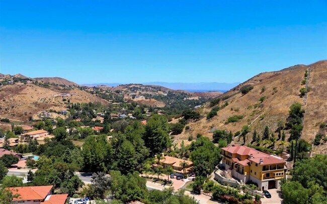 Building Photo - 40 Saddlebow Rd