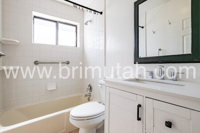 Building Photo - 30 W 1100 S