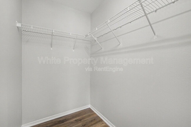Building Photo - 1820 Meadow Crossing Dr