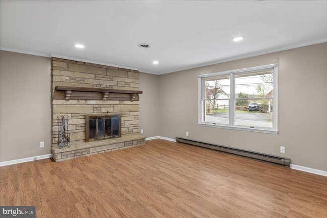 Building Photo - 260 Hill Crest Dr