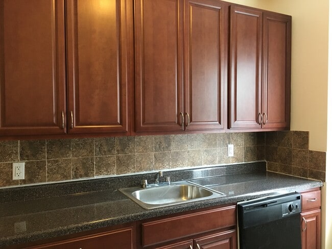 Primary Photo - 272 Monticello Ave