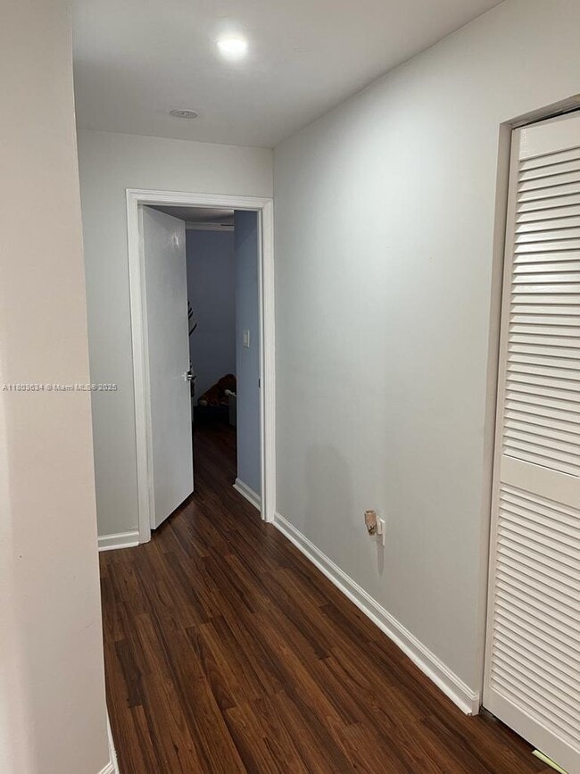 Building Photo - 9953 SW 154th Ct