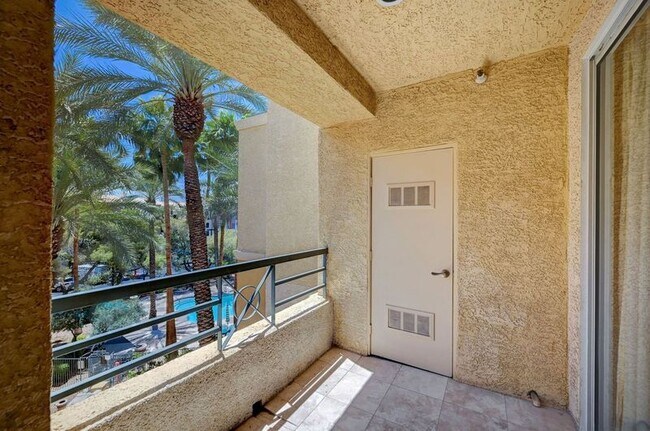 Building Photo - 210 E Flamingo Rd