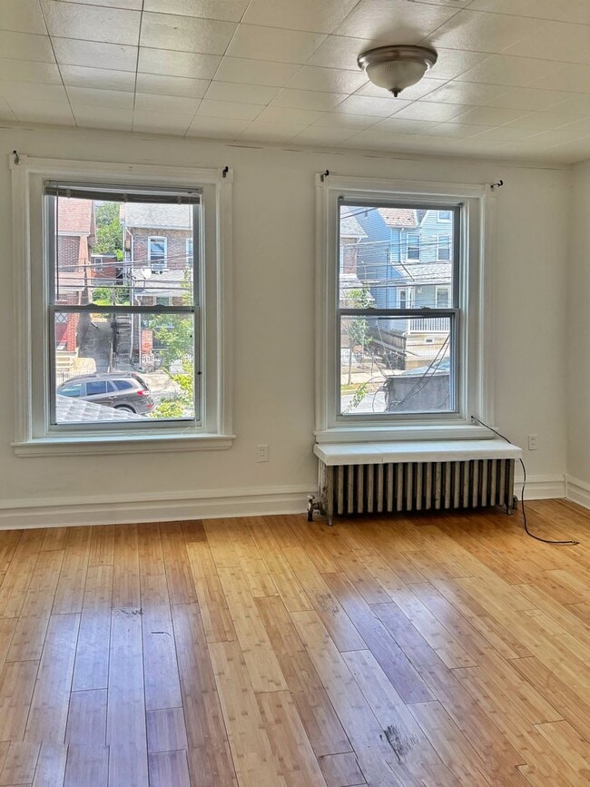 Building Photo - For Rent: 3 Bedroom, 1 Bath House – Availa...