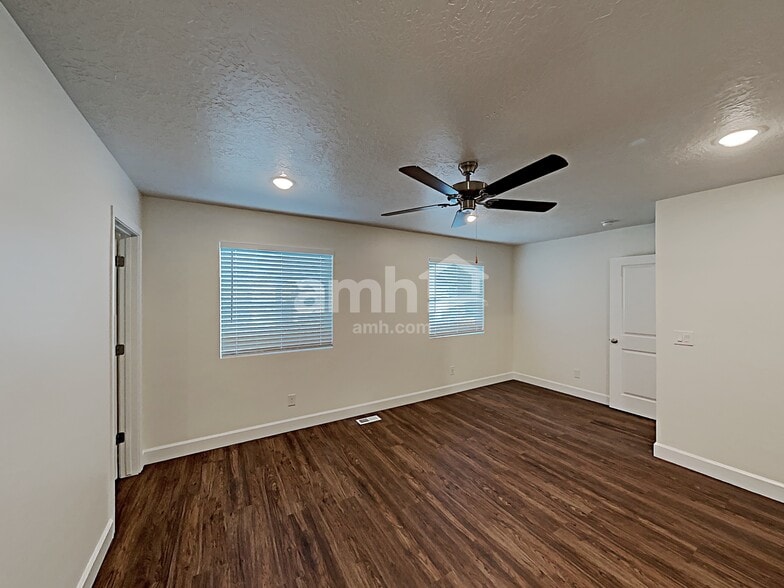 Building Photo - 1309 N Rickshaw Ln