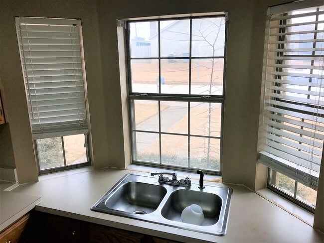 Building Photo - 3417 Miller Pl