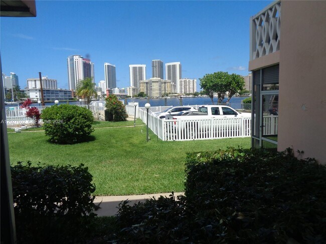 Building Photo - 450 Golden Isles Dr