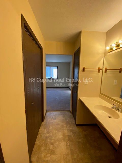 Building Photo - 901 2nd St