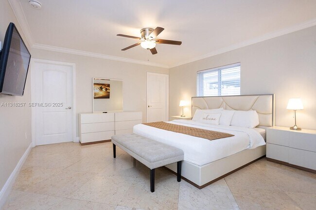 Building Photo - 833 Washington St