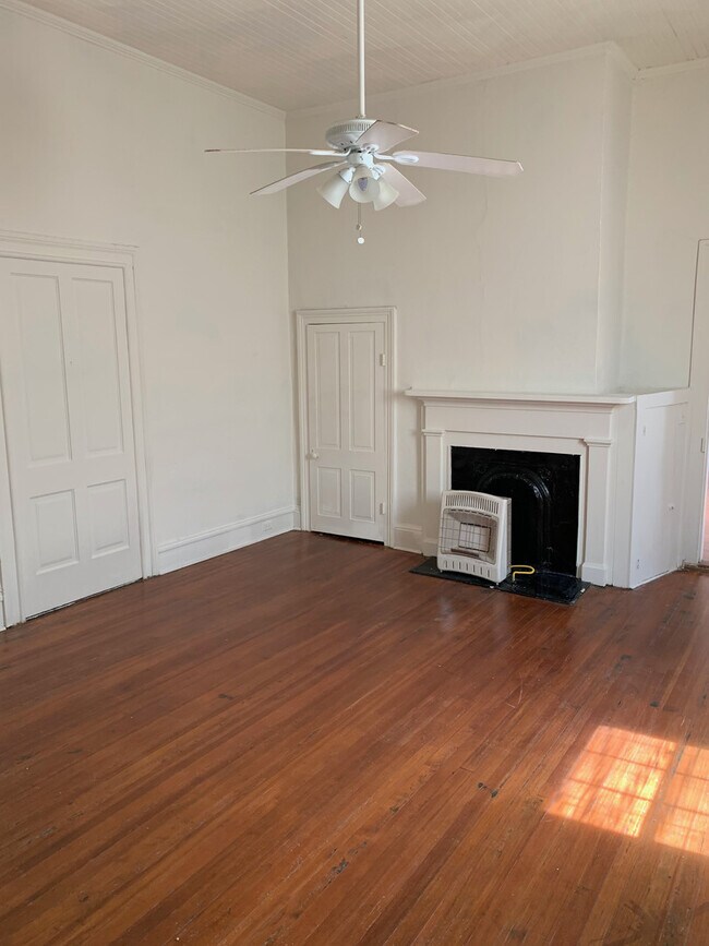 Building Photo - 914 1st Ave