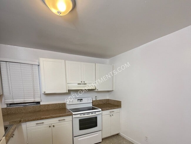 Building Photo - 3600 Riverside Dr