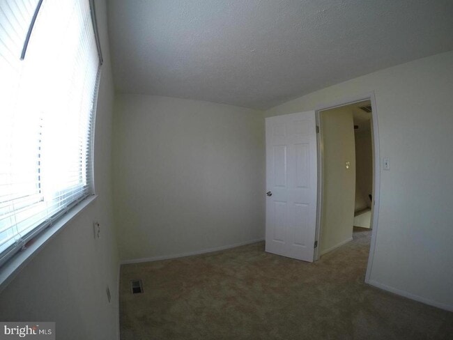 Building Photo - 8112 Parkdale Ct