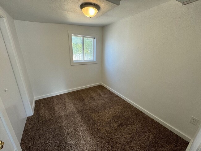 Building Photo - Newly Remodeled 2-Bedroom Home Minutes fro...