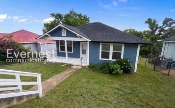 Building Photo - Spacious Home with Fireplace & Deck / 2 beds 2 baths / Available now!