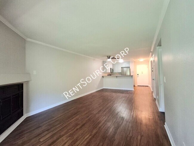Building Photo - 5525 Canoga Ave