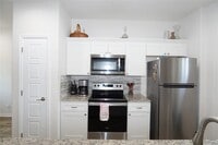 Building Photo - 2540 Contour Dr