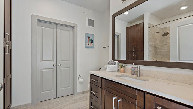 Building Photo - 7370 Montcalm Dr