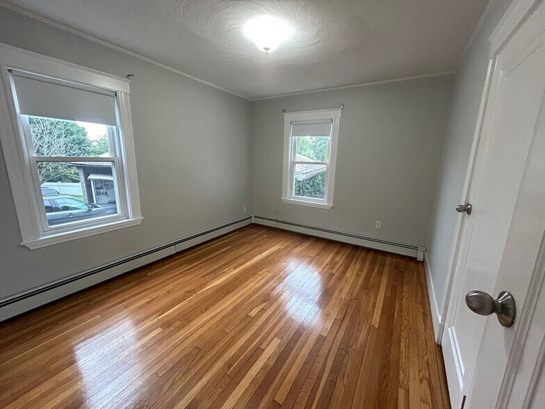 Building Photo - 23 Webster St