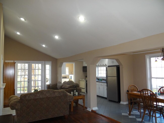 Building Photo - 8006 Igou Gap Rd