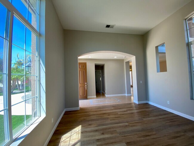 Building Photo - Executive 5 BR Home With Pool RV Parking H...